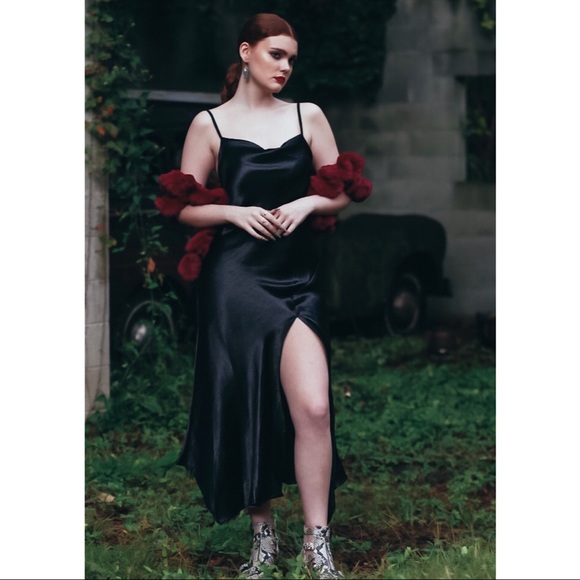 BLACK BIAS DRAPED SILKY HIGH FRONT SPLIT DRESS - Picture 4 of 6